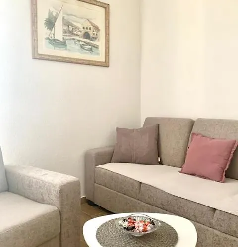 *New Apartment* Petra
